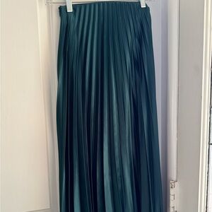 Pleated skirt